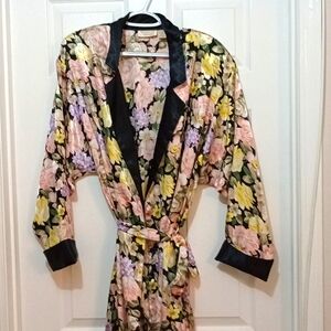 🌸 Vintage Victoria’s Secret Gold Label Floral Satin Robe/Romantic Lingerie